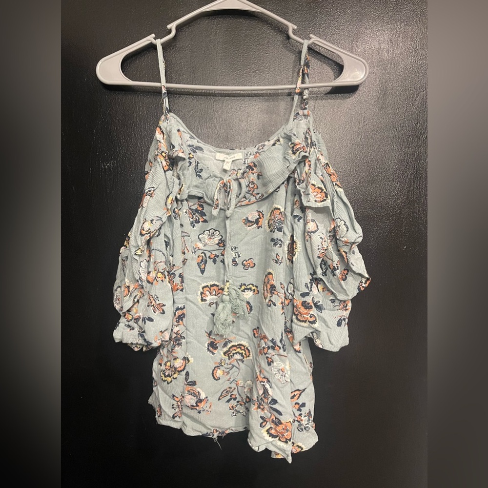Maurice’s cold shoulder blouse M